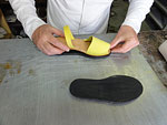 Producción artesanal de abarcas y sandalias