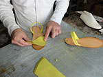 Traditionelle Herstellung von Sandalen und Avarcas
